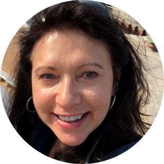 Headshot of Debra, co-owner of Upgrade Labs Bellevue